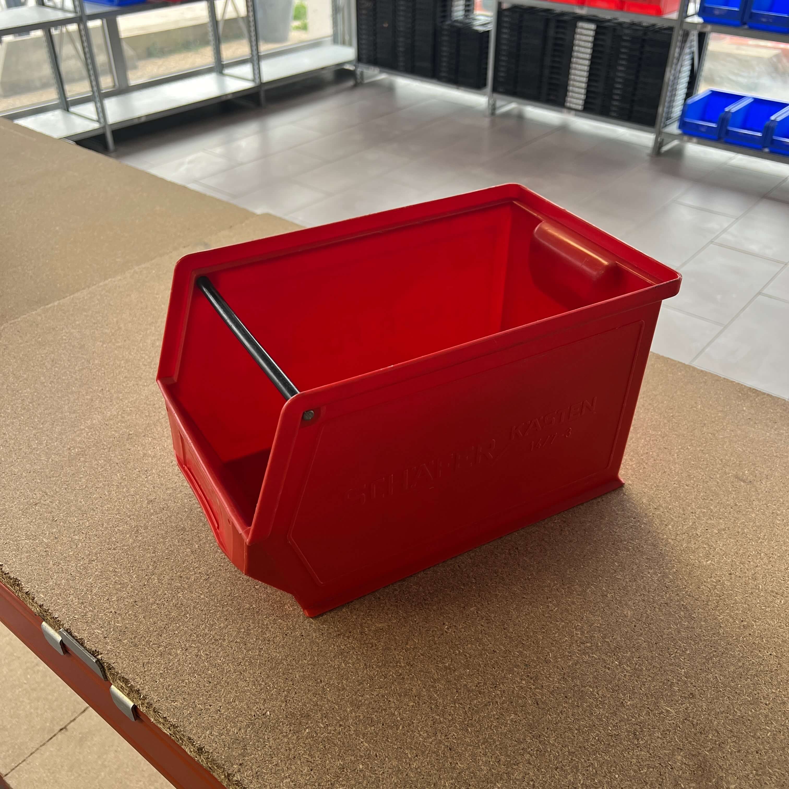 Spout bin with transport bar L 30 l 20 H 20 Schafer red